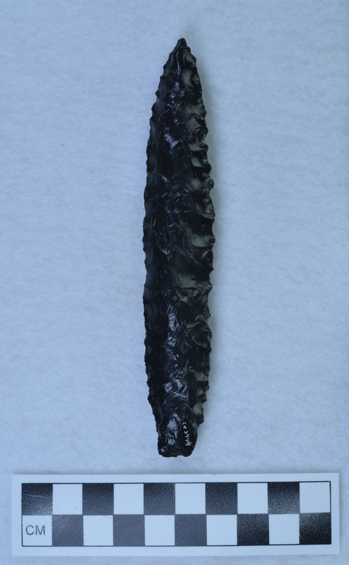 Alternate/opposite flaking like the Haskett series