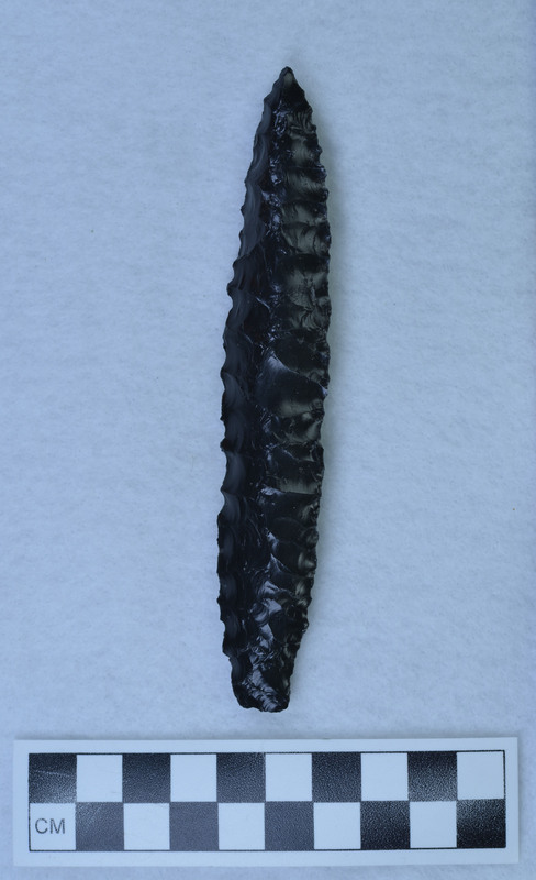 Alternate/opposite flaking like the Haskett series