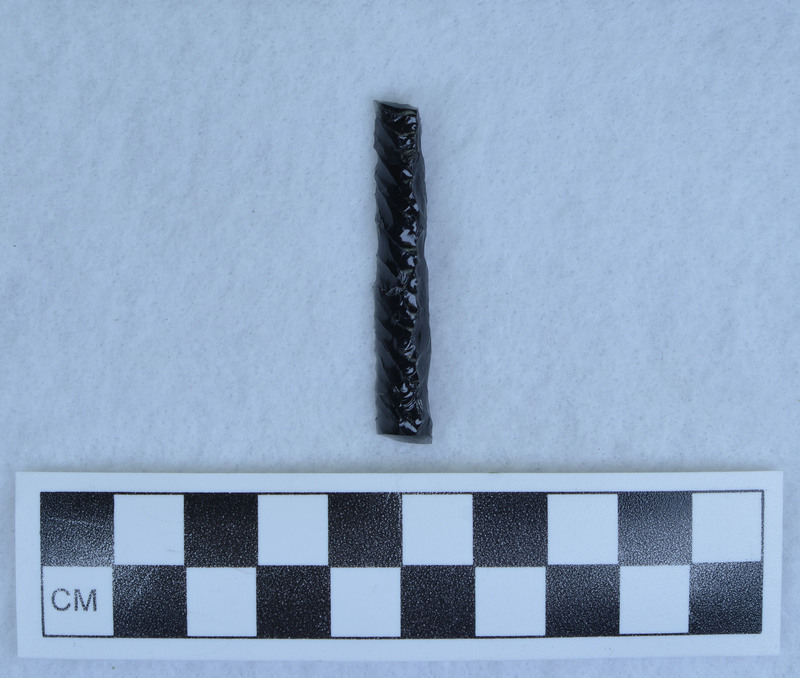 Pressure flaking on 3 faces, ends broken