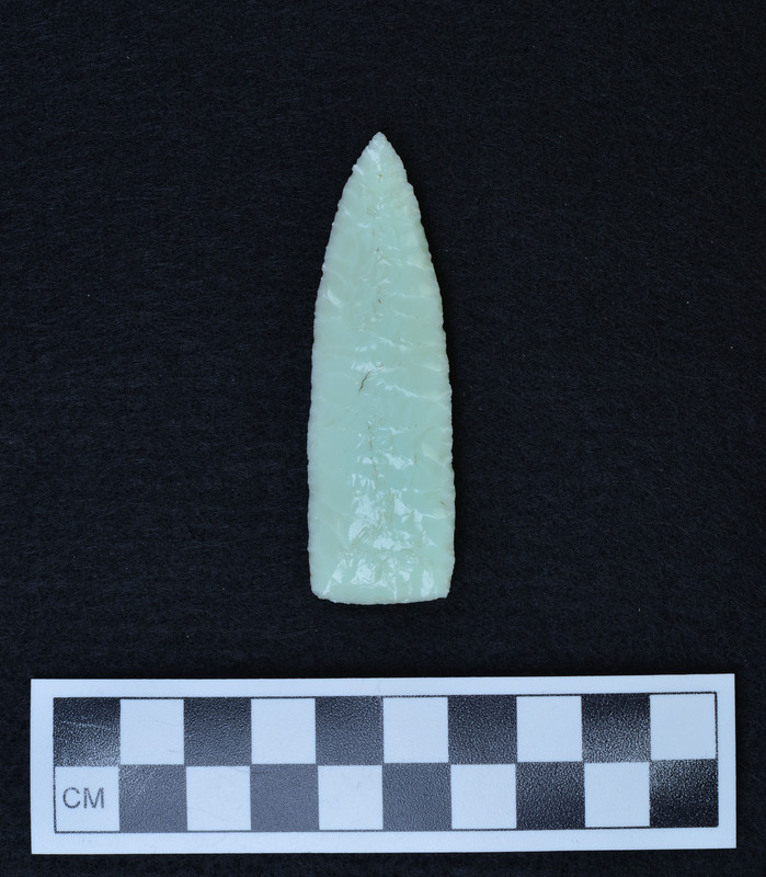 Parallel diagonal flaking to midline