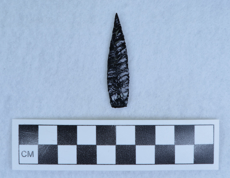 Fine parallel diagonal flaking