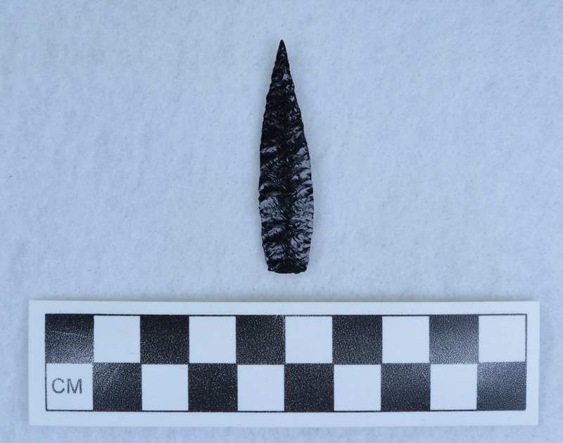 Fine parallel diagonal flaking