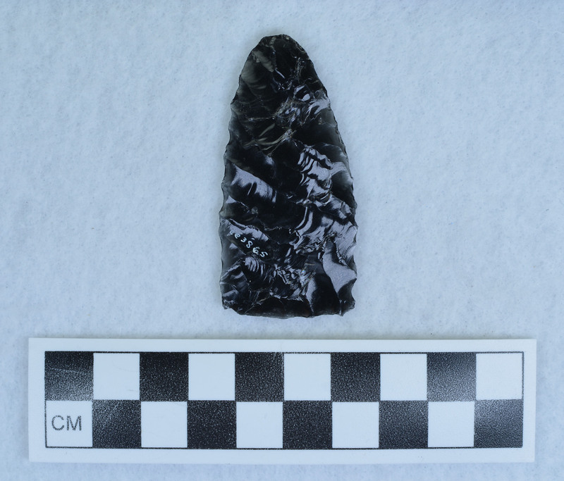 Produced by placing the tip of the pressure tool in line with the guiding ridge without prior removal of any negative bulb. (JW)