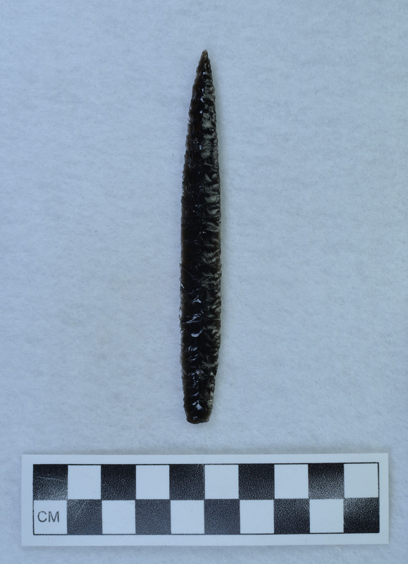 Collateral flaking ending at well-defined midline, lanceolate style