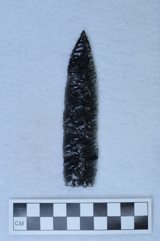 Lanceolate, Titmus flaking, broken/glued