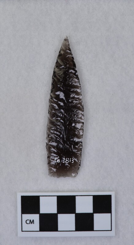 Parallel diagonal flaking to midline, lanceolate style, base thinned