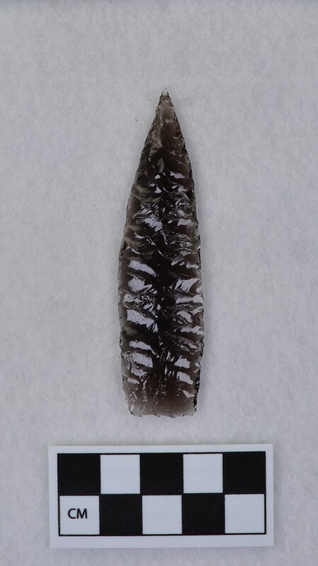 Parallel diagonal flaking to midline, lanceolate style, base thinned