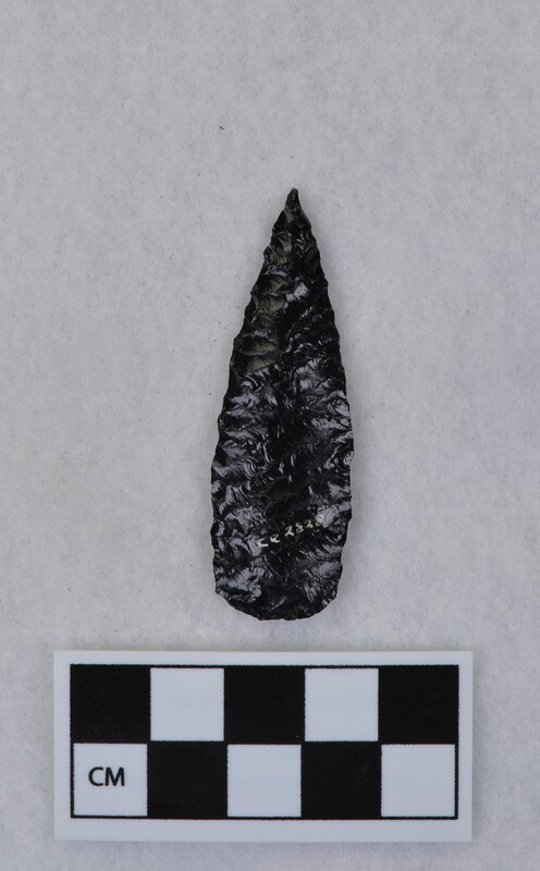 Lanceolate, parallel diagonal flaking