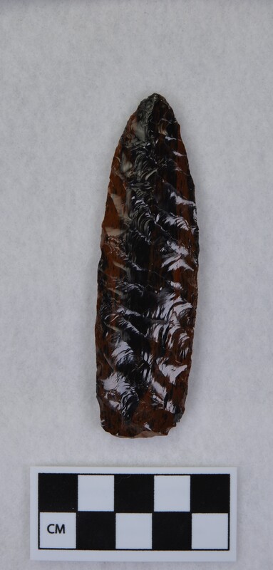 Parallel diagonal flaking, lanceolate style, cortex at the proximal end