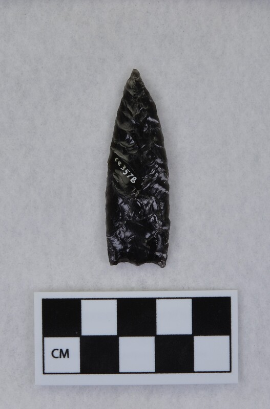 Lanceolate, diagonal parallel flaking