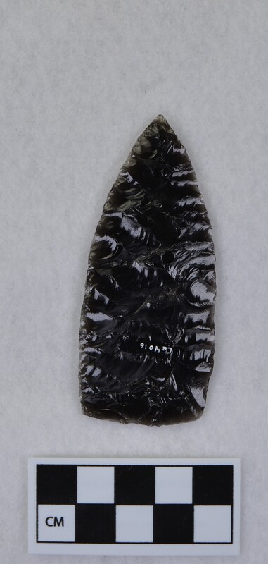 Broad lanceolate style, light basal grinding