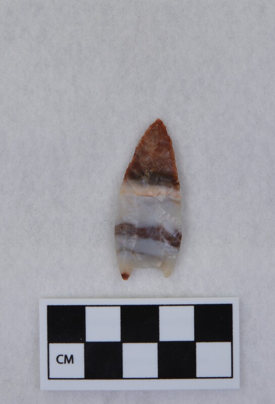 Lanceolate with concave base, basal thinning