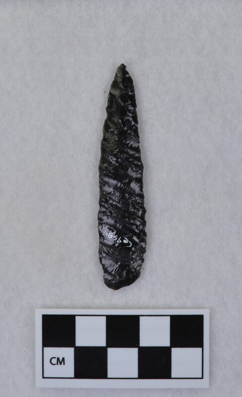 Lanceolate, diagonal parallel flaking