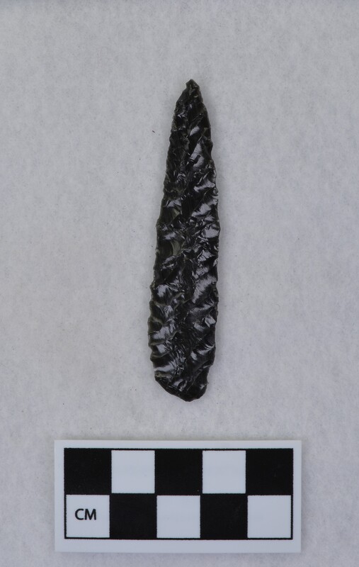 Lanceolate, diagonal parallel flaking