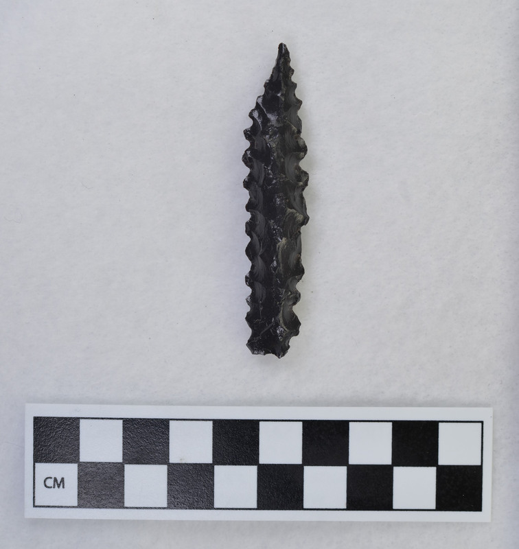 Serrated with steep pressure flakes