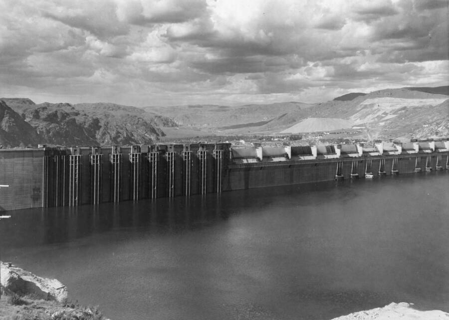 Upstream view of the dam