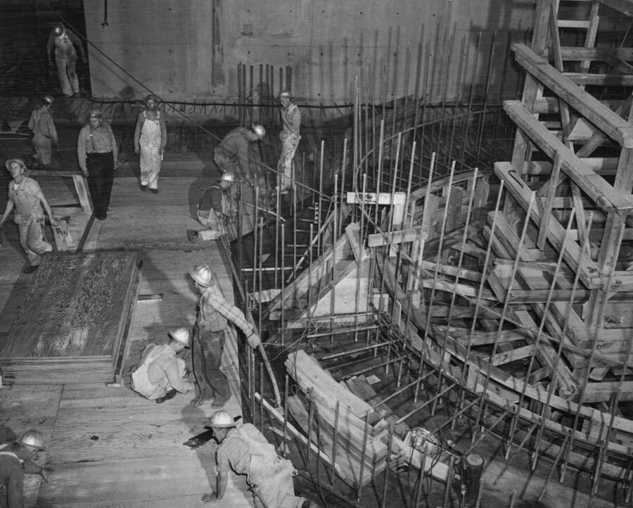 Residency No. 3, Specifications 2329, Unit R-3, Second Stage Concrete, Barrel Pour No. 9 to Elevation 977.0 and Pour No. 10 Elevation 978.87 Slab, Right Powerhouse. June 17, 1949. Contractor: Morrison-Knudsen Company, Inc. and Peter Kiewit Sons' Company. View looking down on Elevation 977.0, Barrel pour No. 9 completed to elevation 977.0 and carpenters laying plywood for ceiling of pour No. 10, Elevation 978.87 Slab. Work performed after the carpenters returned to work June 13, 1949.