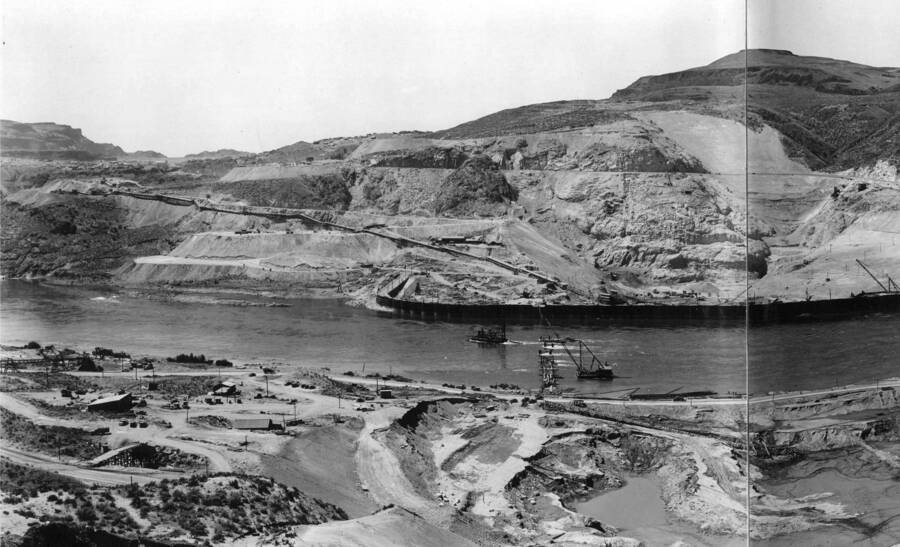 Panoramic view of the Grand Coulee site. Both banks are visible, as are excavation operations and employee housing.