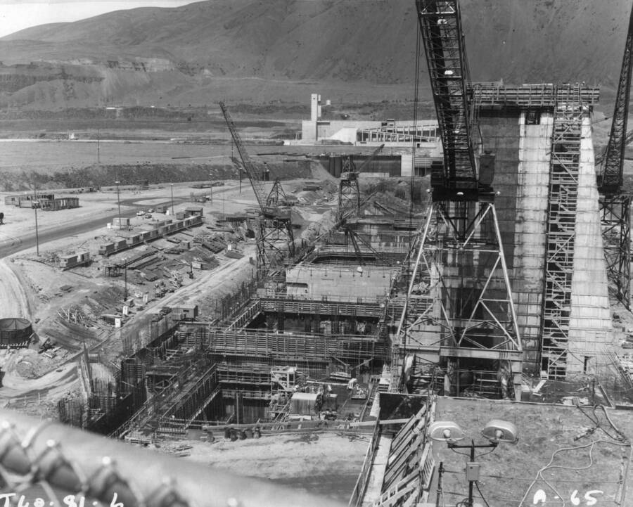 A battery of high gantry cranes carries on the work of placing the monthly average of over 70,000 cubic yards of concrete into the powerhouse structure at the U.S. Army Corps of Engineers' John Day Locke and Dam on the Columbia River. Vinnell-McNamara-Mannix-Fuller, holders of the $73 million contract for completion of the powerhouse section, is rated as over 41% complete and is on schedule.