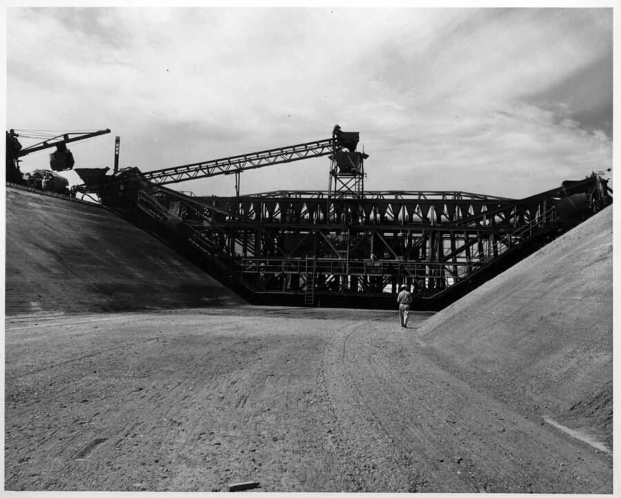 Columbia Basin Project, Irrigation Division, Specifications No. 2324, Schedule 2, Long Lake Dam Headworks and Concrete Canal Lining and Structures Station 74+80 to Station 1101+29.00--Main Canal. Contractor: Western Contracting Corp. Front view of the slip form lining machine. Harold Foss, photographer