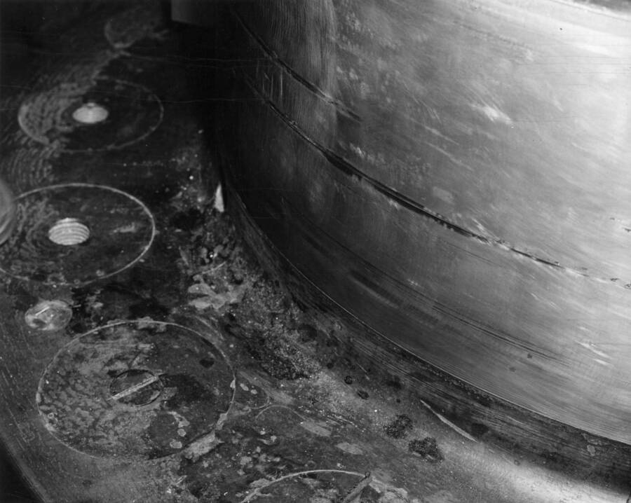 View showing scorings on L-4 turbine shaft caused when packing gland burned out