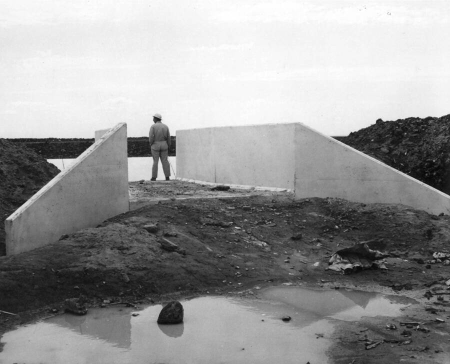Columbia Basin Project, Irrigation Division, 2nd Section West Canal, Specs. 2541. Inlet end of completed drain inlet at station 1175+44. Work is being performed by Morrison-Knudsen, Inc. under Schedule 2 of above Specifications. H.E. Foss, photographer.