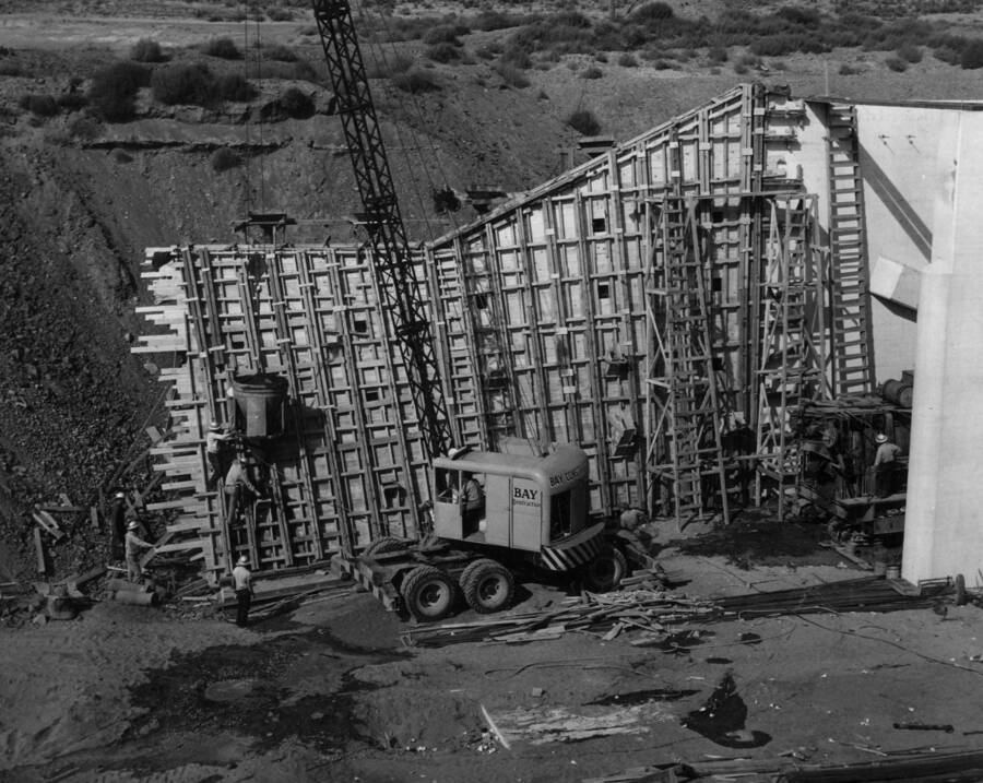 Columbia Basin Project, Irrigation Division, Specifications No. 2324, Schedule I, Long Lake Headworks and Concrete Canal Lining and Structures, Station 745+80 to Station 1101+29.0. Contractor: George B. Henly Construction Co., Inc. View of Long Lake Headworks structure during concrete placing in the outlet counterfort warped wall right side. Concrete is placed from the concrete bucket to small chutes in front of each counterfort. Long Lake Headworks is 2 miles northeast of Stratford, Wash.