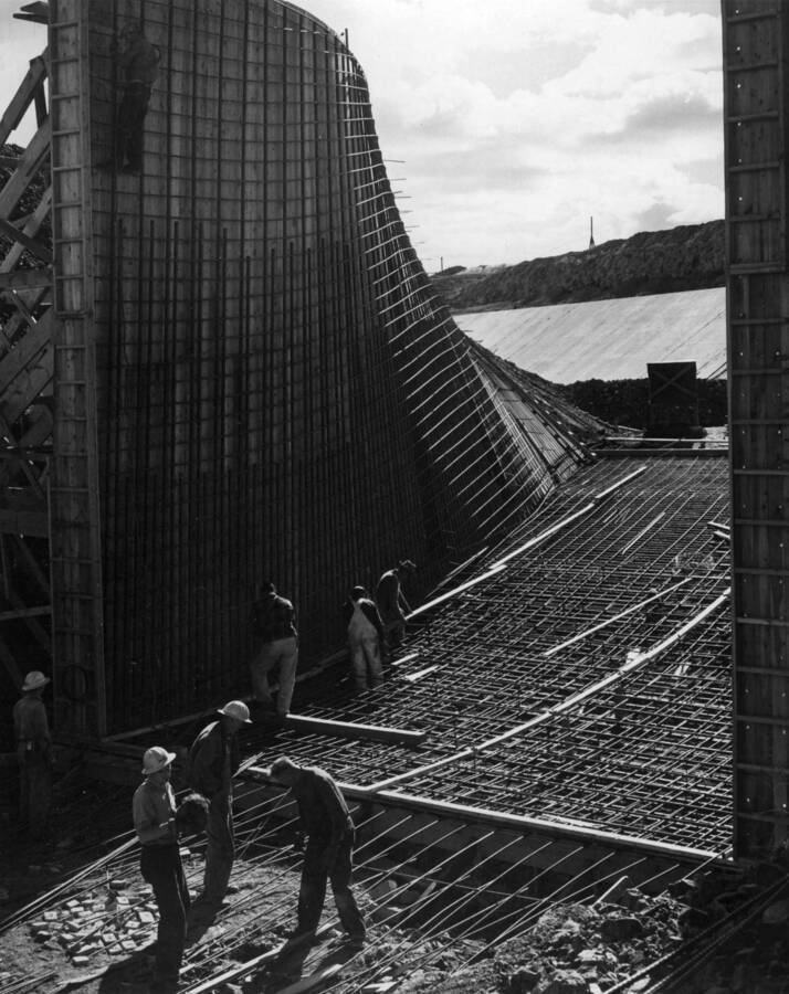 Columbia Basin Project, Irrigation Division, West Canal, Specifications No. 1286--Utah Construction Co. and Winston Bros. Co., Contractor. Looking west into open outlet transition of Dry Coulee Siphon No. 2. The forms are warped from vertical to 1:1 slope on a 40-degree curve. H.E. Foss, photographer