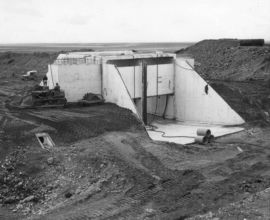 Columbia Basin Project, Irrigation Division, 2nd Section West Canal, Specs. 2541. Backfilling around the Winchester Wasteway turnout. Allis Chalmers HD-5 tractor with Tractor-Loader is used to place material and to pull small roller used in areas inaccessible to the larger sheepsfoot rollers. Work is being performed by Morrison-Knudsen, Inc. under Schedule 2 of above specifications. H.E.Foss, photographer.