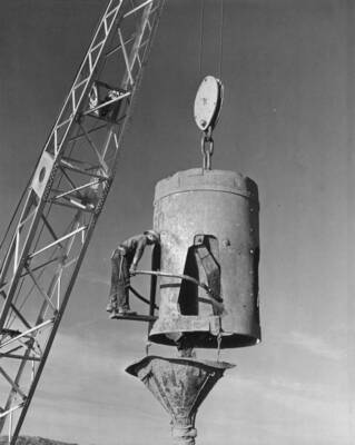 Concrete placing in twist slot