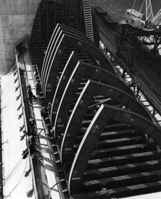 Installation of main girders for drum gate