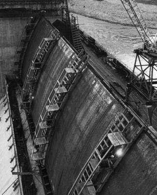 Riveting and welding face plates on drum gate #1