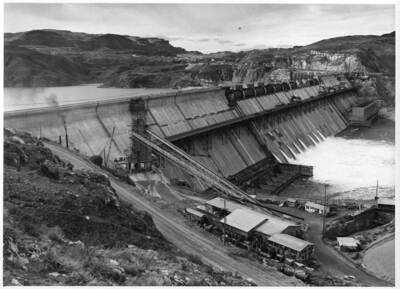 View of the spillway section from the right bank