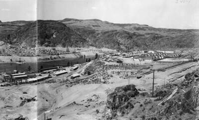 Panoramic view of the Grand Coulee site. Both banks are visible, as are excavation operations and employee housing.