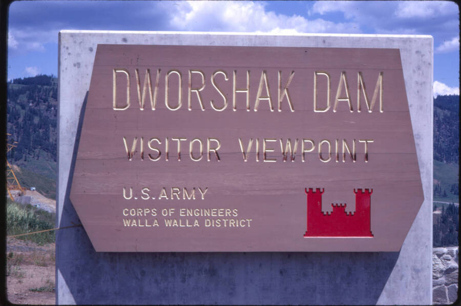 Photograph of the sign for the Dworshak Dam Visitor Viewpoint.