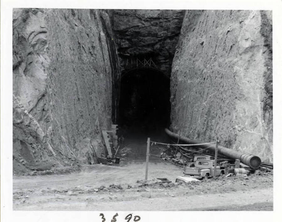 Photograph of the diversion tunnel, under construction.