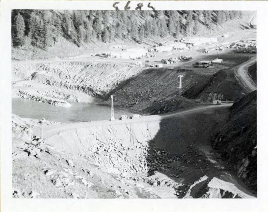 Photograph of the coffer dam.