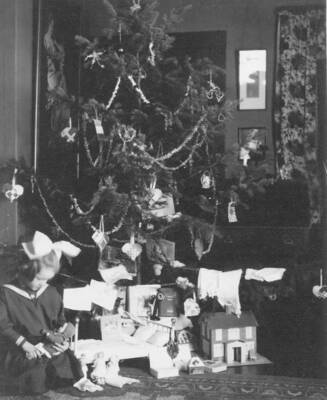 Left is daughter Margaret. The Larsens lived at Priest Creek Experimental Forest from 1913 to 1922.