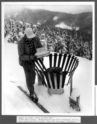 Precipitation gage with horizontal orifice and horizontal wind shield