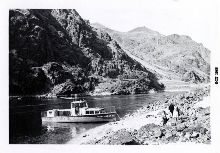 Field Trip down the Snake River. Boat named 'Idaho Queen II'
