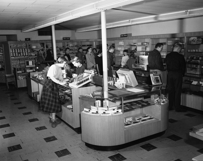 A group of students browsing in the University of Idaho bookstore.