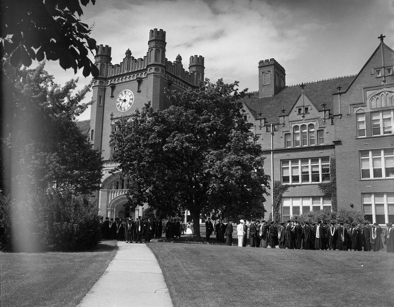 Students gather outside of the Administration Building on Commencement Day.