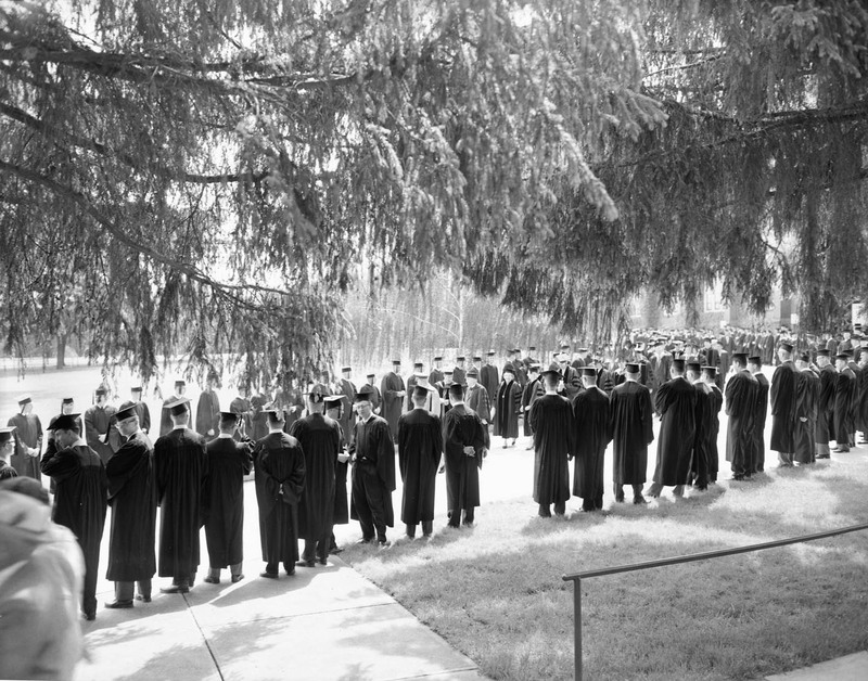 A line of Seniors on their way to Commencement.
