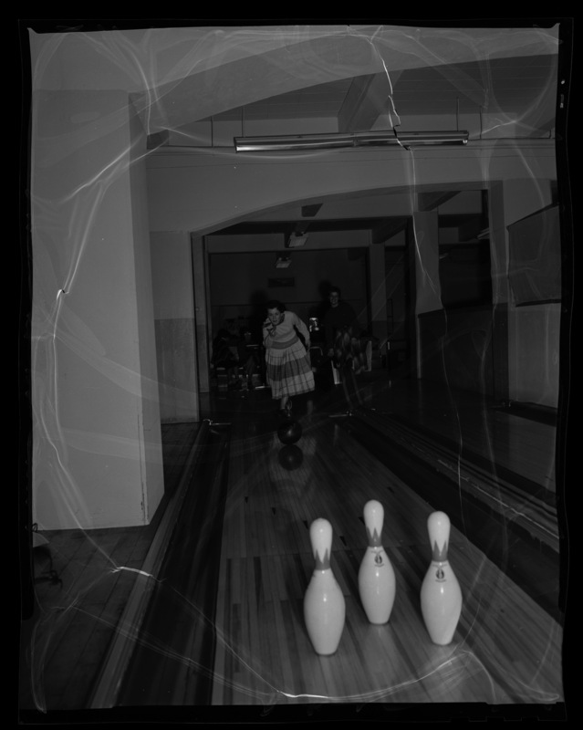 Women bowling for a physical education class at the University of Idaho bowling alley in the SUB.