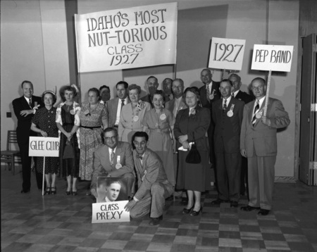 A group photo with University President J. E. Buchanan and of the class of 1927, holding signs of clubs and class year.