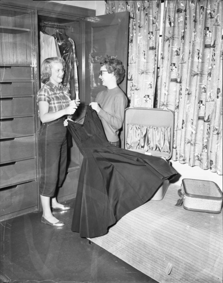 New students unpacking their bags.