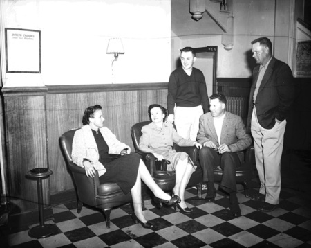 A group of alumni socializing.