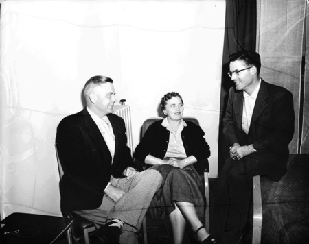 A group of alumni socializing.