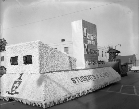 Homecoming floats in parade in downtown Moscow.