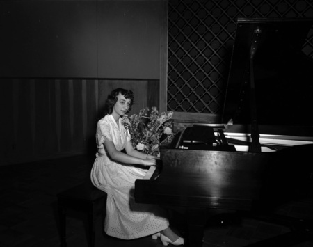 Student Bonne Allee poses at piano.